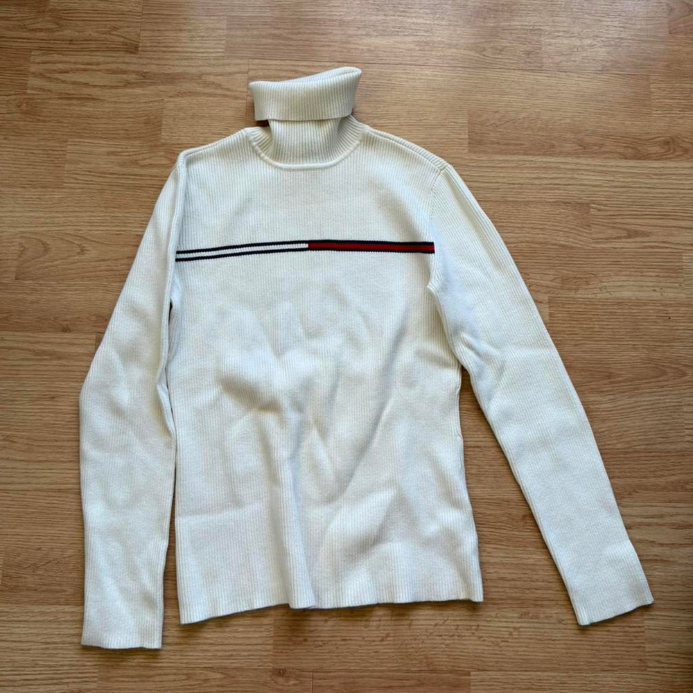 Tommy Hilfiger white ribbed turtleneck 🤍